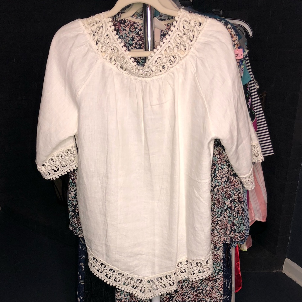 NWT Elegant Linen & Crochet Blouse - Picture 2 of 4